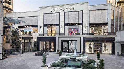 louis vuitton seattle closed|louis vuitton bravern store.